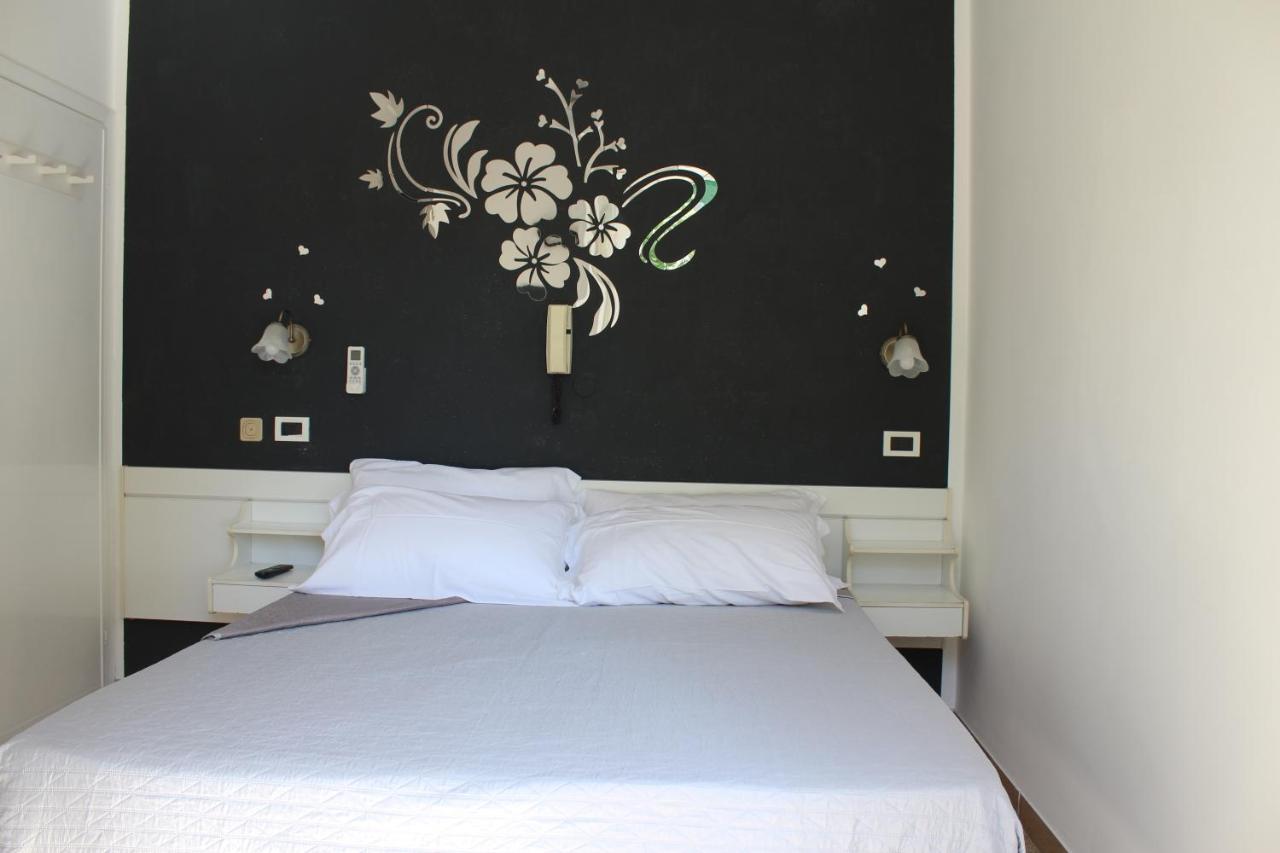 Hotel Mora Rimini Exterior photo